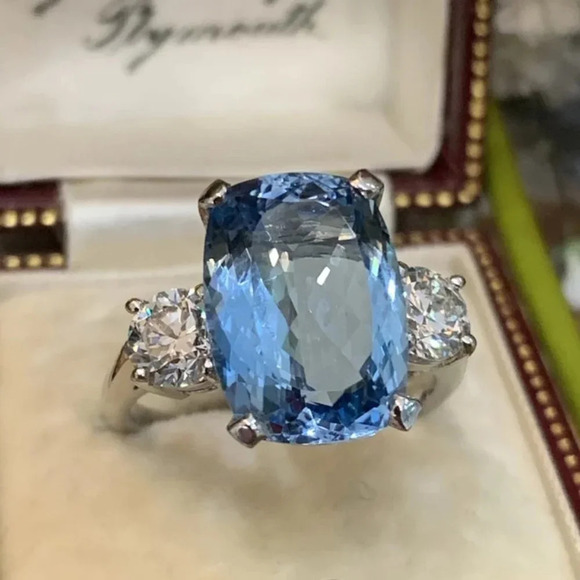 🦋Crystal Clear Large Radiant Cut CZ Silver Plated Beautiful Ring, UNVN12028 - Picture 1 of 7